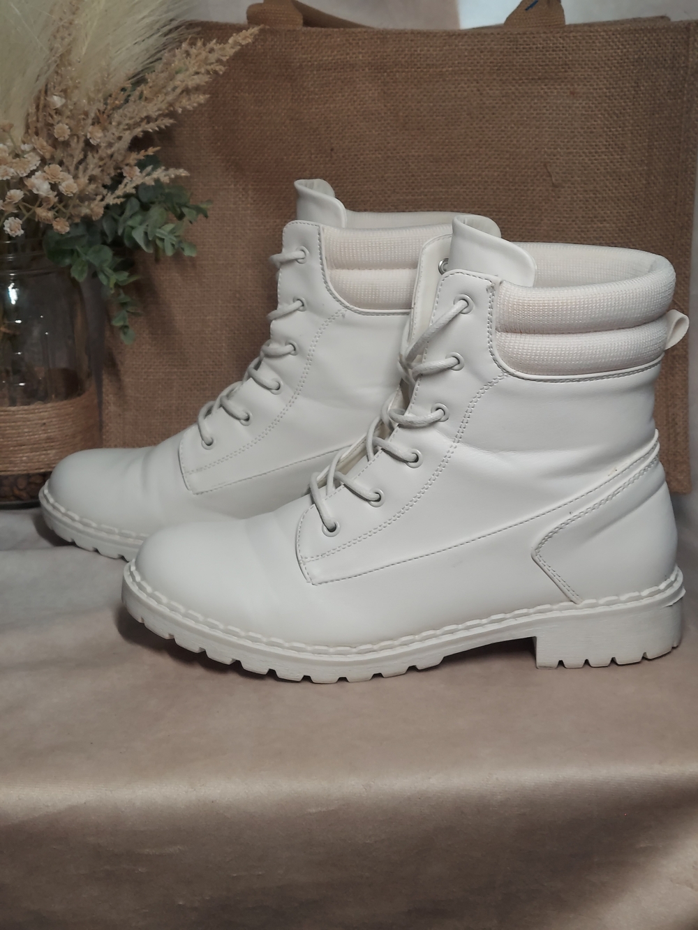 JustFab Alfie White Lace-Up Combat Boots Padded Collar Women's Size 9 UGC